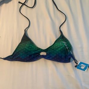 Large ladies oceanic active top